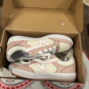 New Vans Lowland 2.0 Cream and Pink Sneakers. Vintage 80’s look